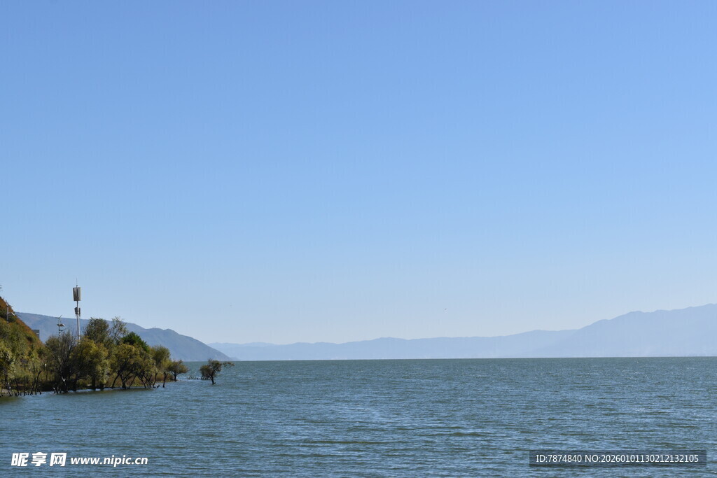 湖畔风光 宁静的自然景致