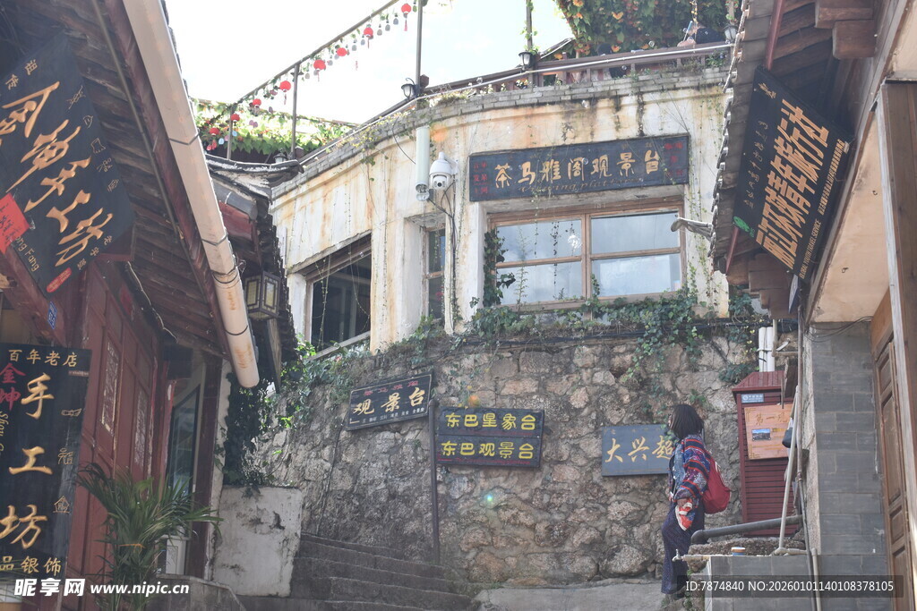 古巷中的传统中式建筑