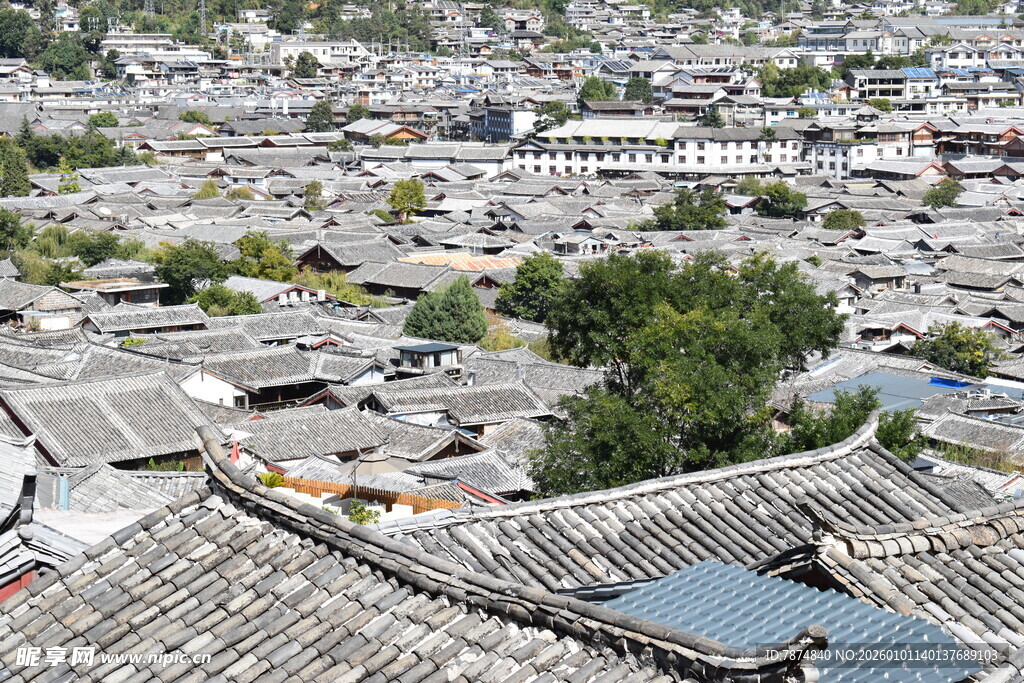 俯瞰古村落屋顶景观