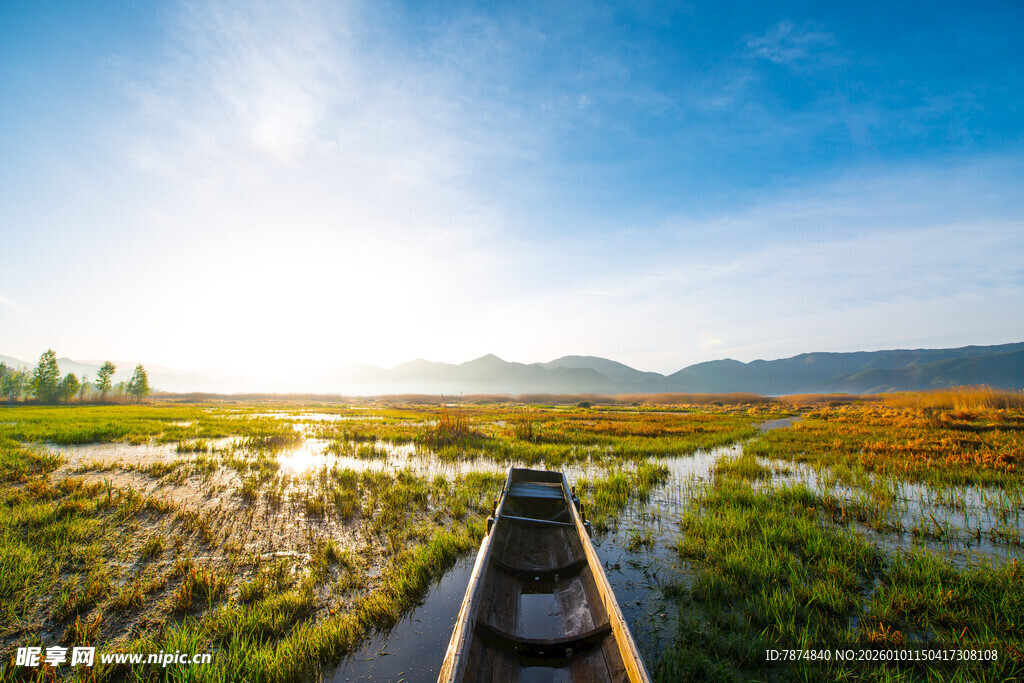 泛舟湿地赏美景
