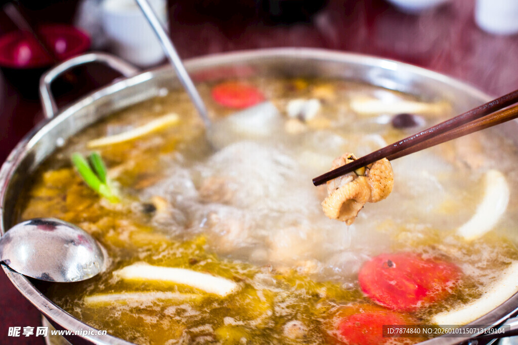 热气腾腾的美味火锅涮菜