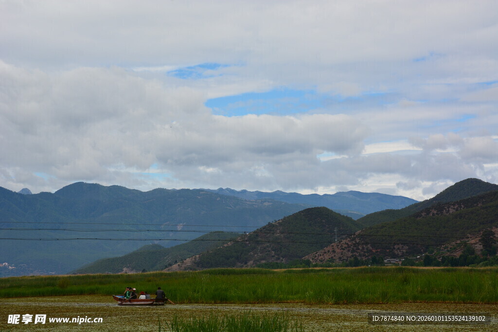 草原远山风景图