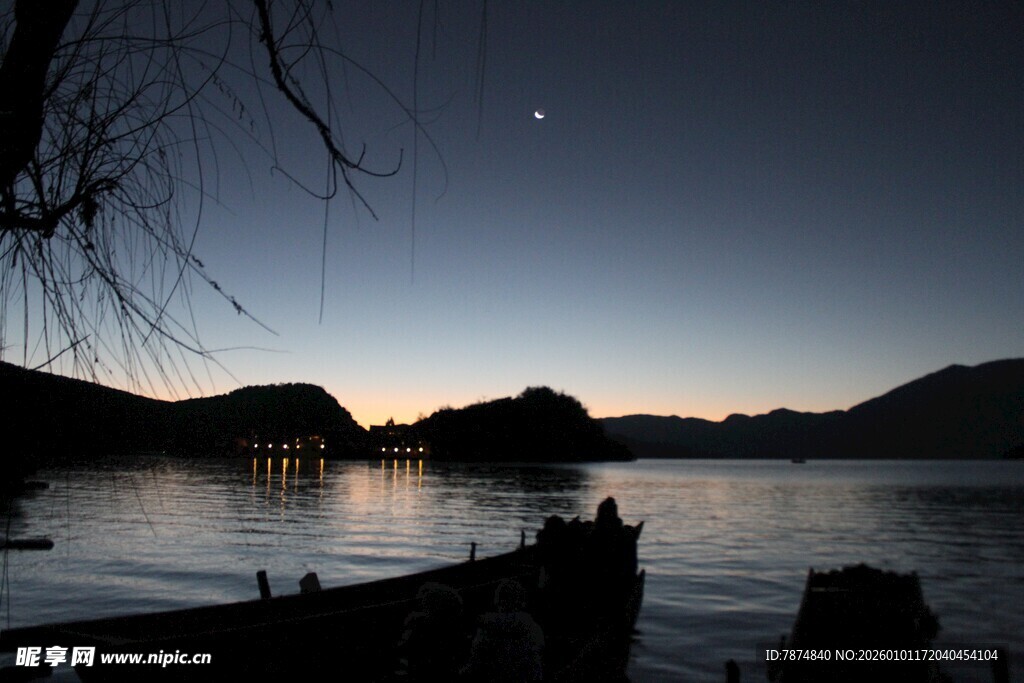 湖畔黄昏夜景 静谧美好