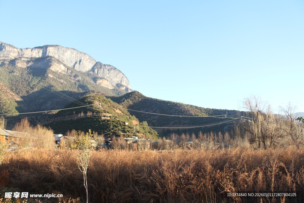山间秋色 草茂山峻之景