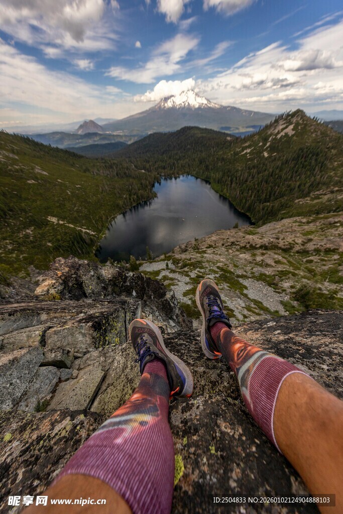 徒步者视角下的山间美景