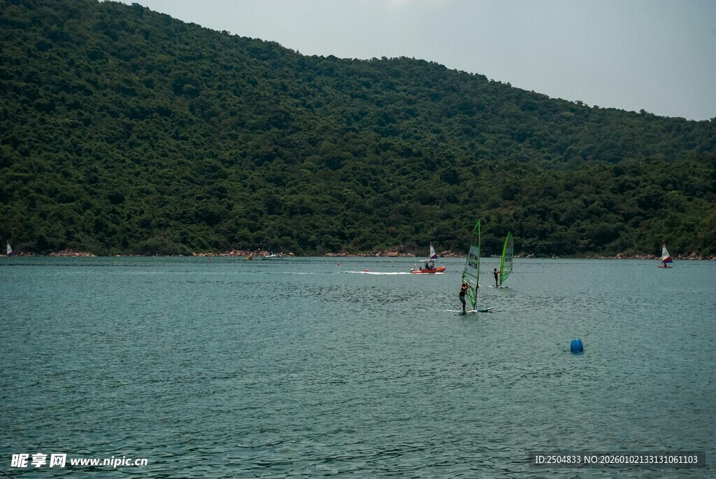 水上活动场景 远山近水