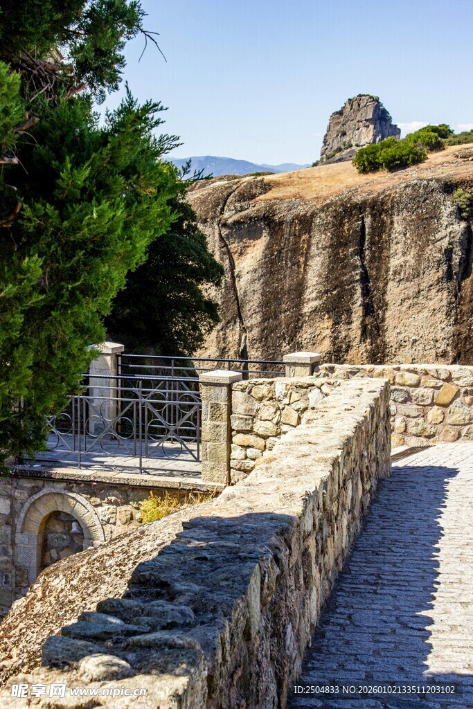 古老石砌遗迹景观