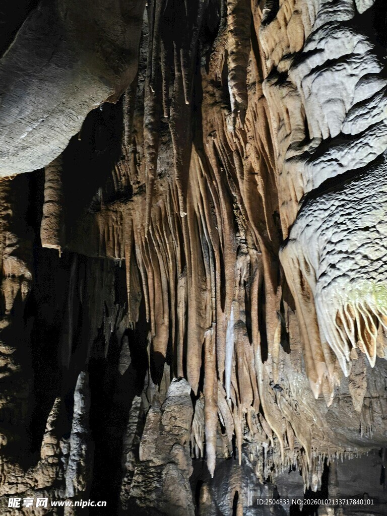 洞穴钟乳石奇观