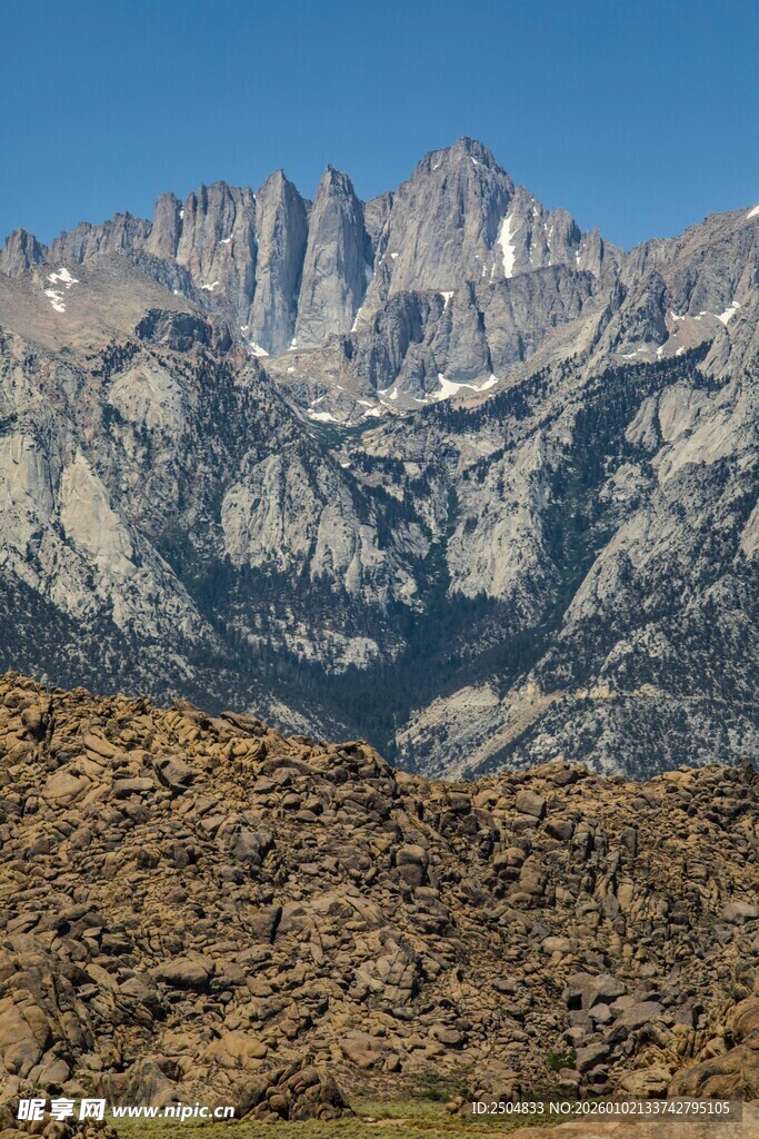 壮丽巍峨的高山景观