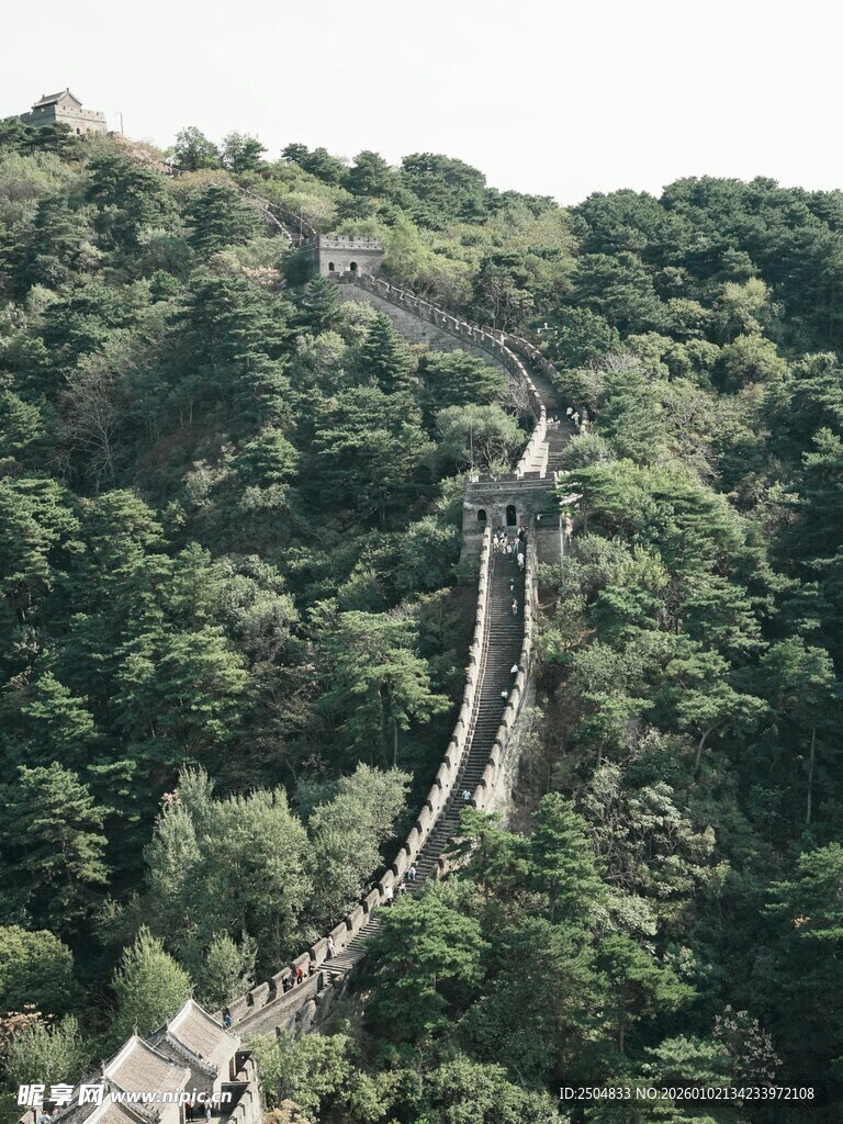 山间悬空索桥美景