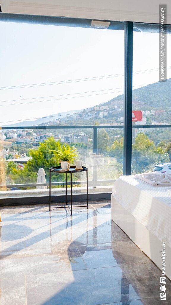 现代明亮的室内观景空间