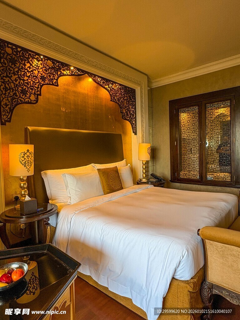 豪华双床卧室温馨场景