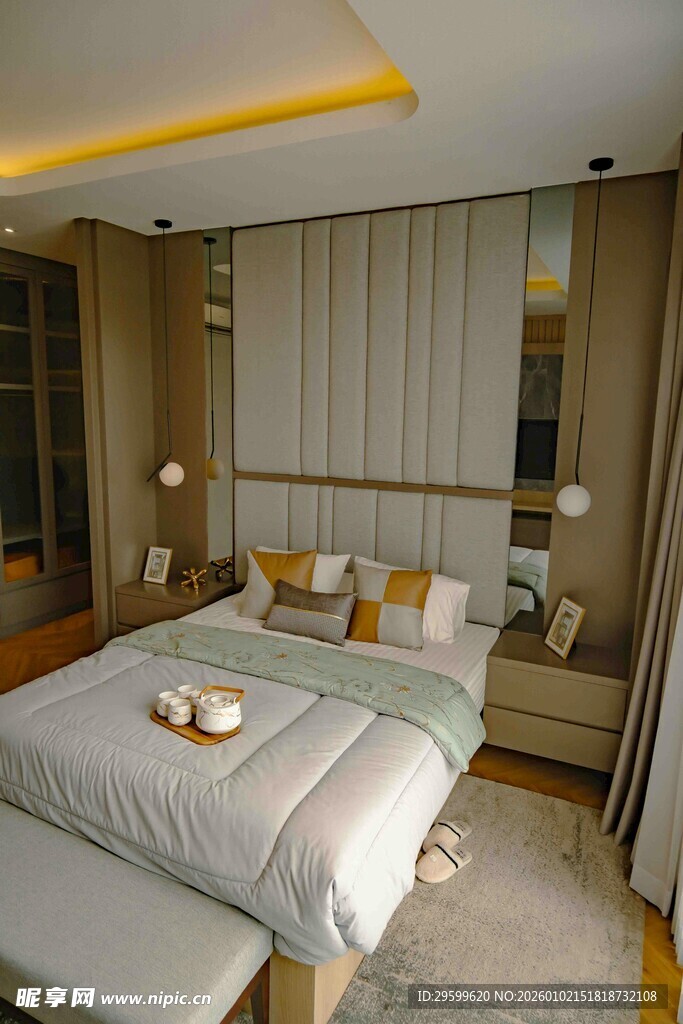 现代简约风格温馨卧室