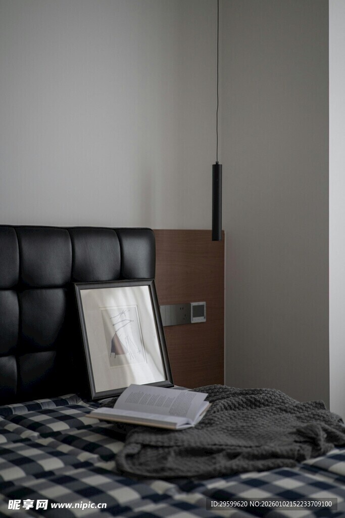 简约卧室床头温馨场景