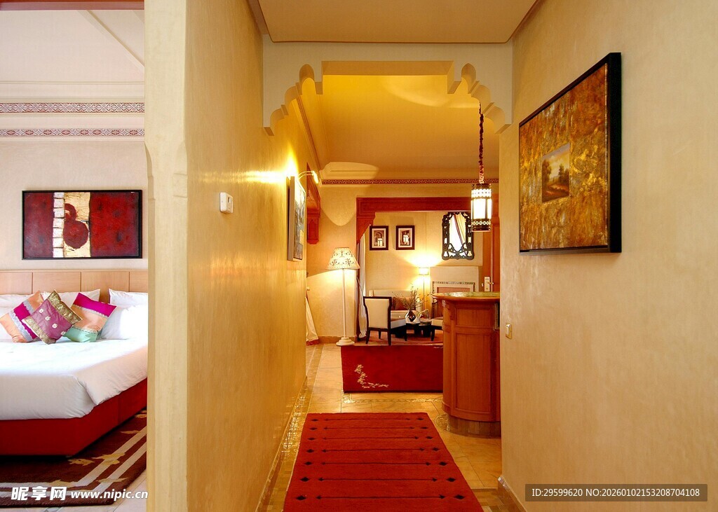 温馨酒店走廊与房间景致