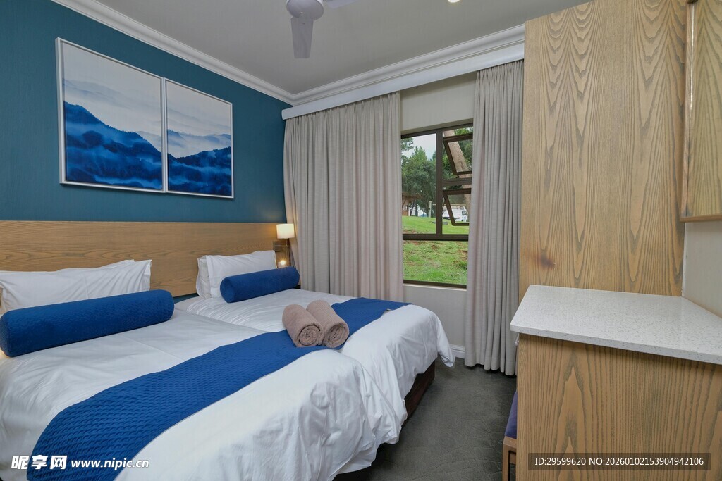 简约蓝白风温馨卧室空间