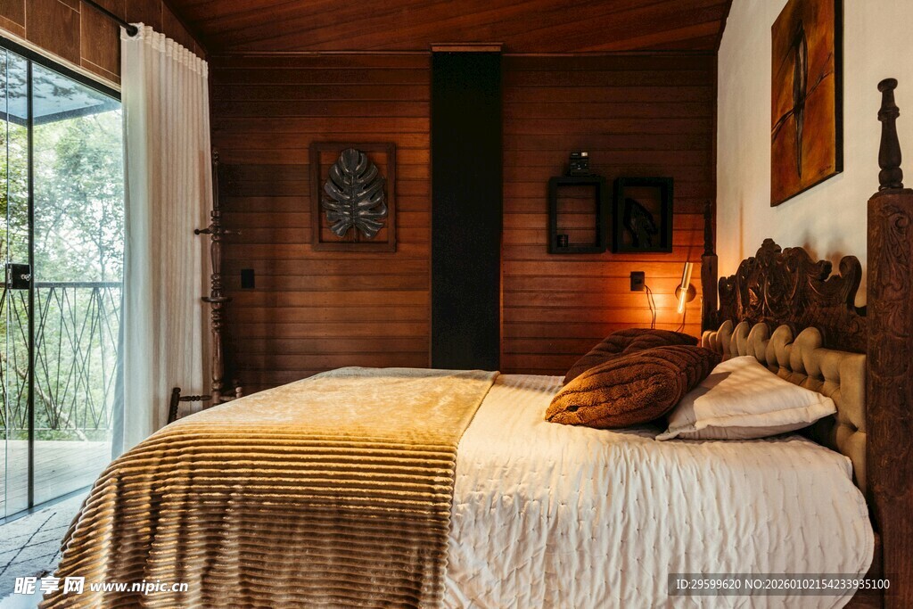 温馨木质卧室舒适床铺