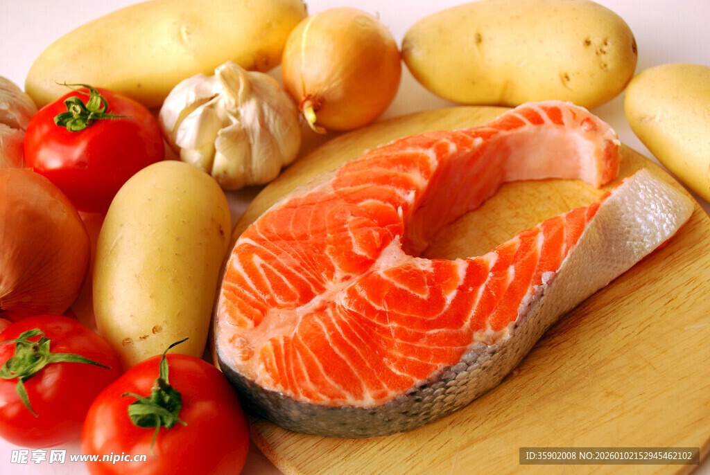 新鲜食材三文鱼与蔬菜