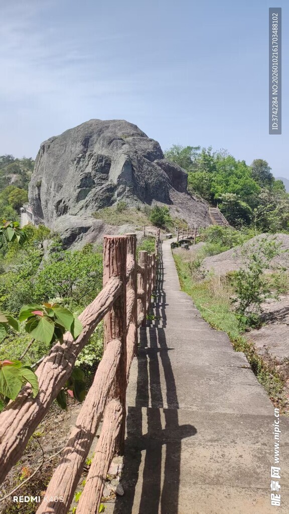 山间木栏小径 自然景致