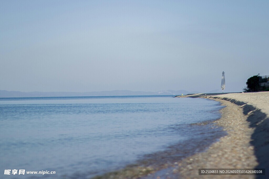 宁静海边沙滩风景