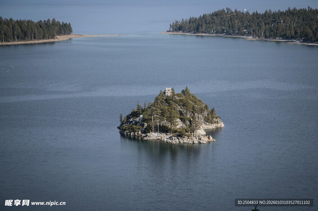 湖心小岛 静谧湖景风光