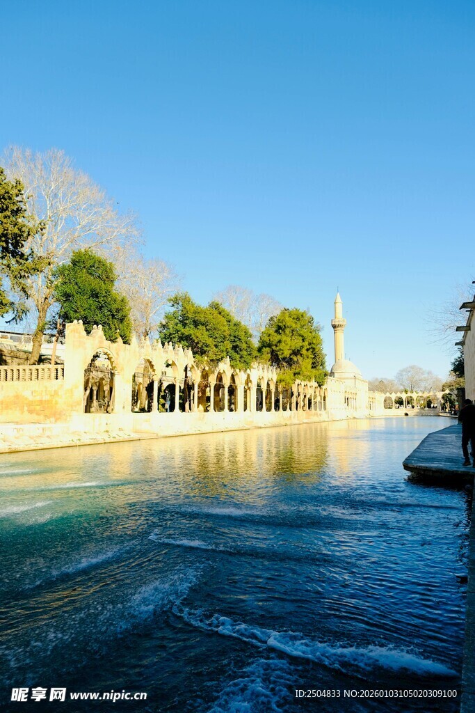 河畔美景 静谧的城市风光