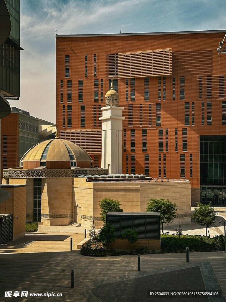 现代建筑与古典元素融合景观