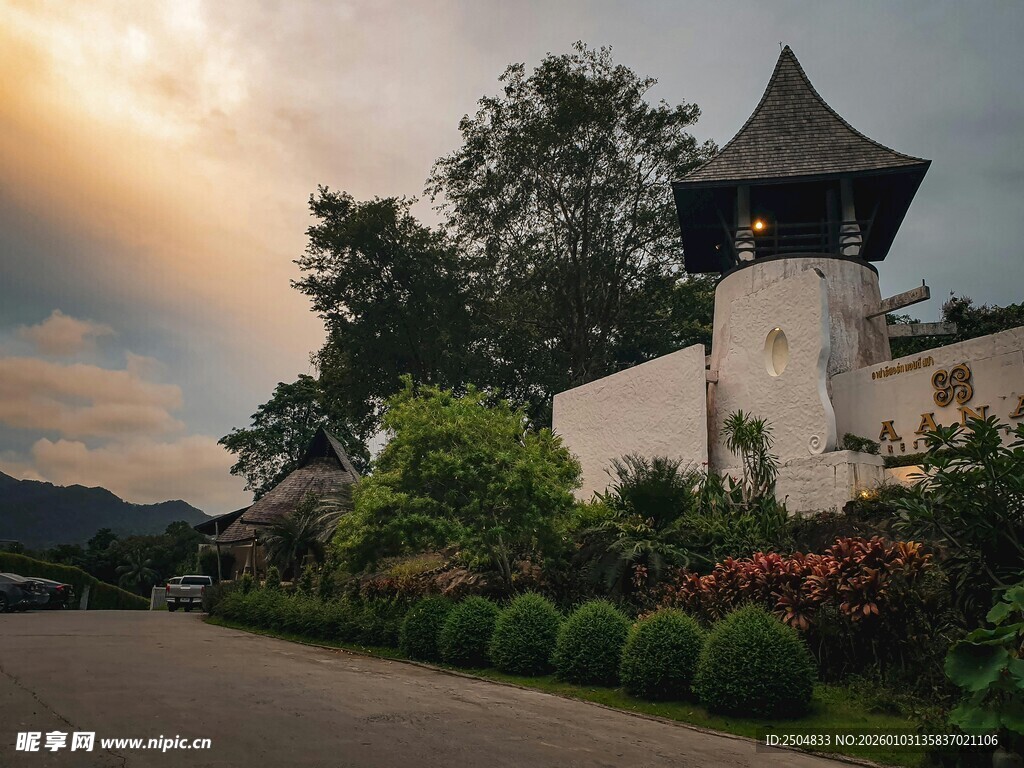 黄昏下的别致建筑景观