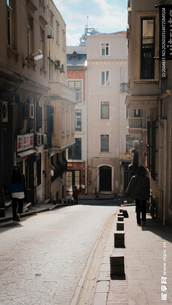 古老街道的静谧冬日景象