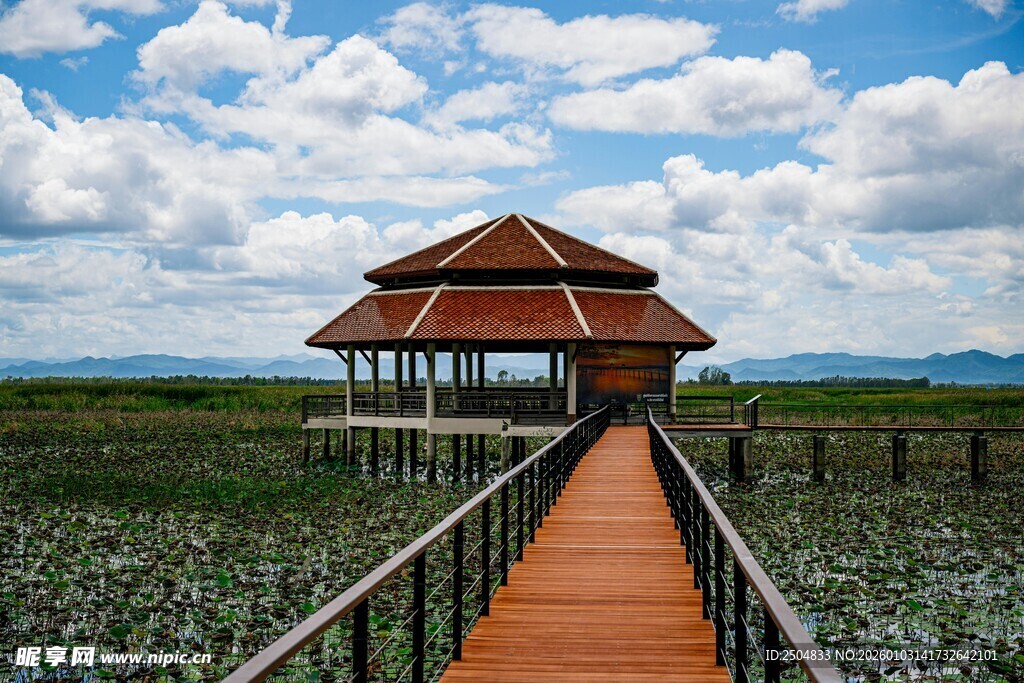 水上长廊小屋的美丽景致