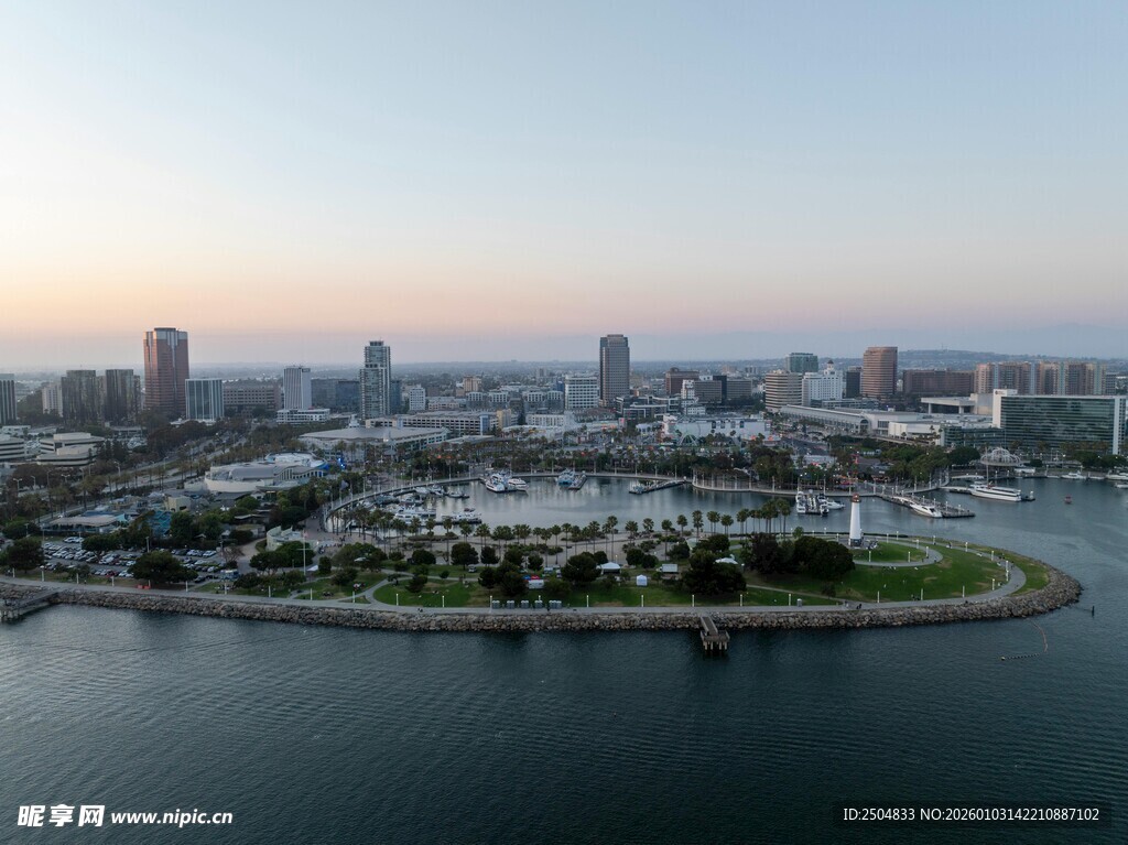 城市滨水风光俯瞰图