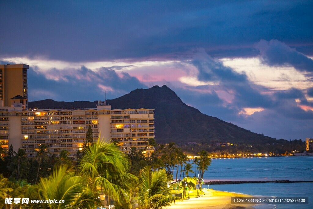 海滨城市美丽黄昏景色