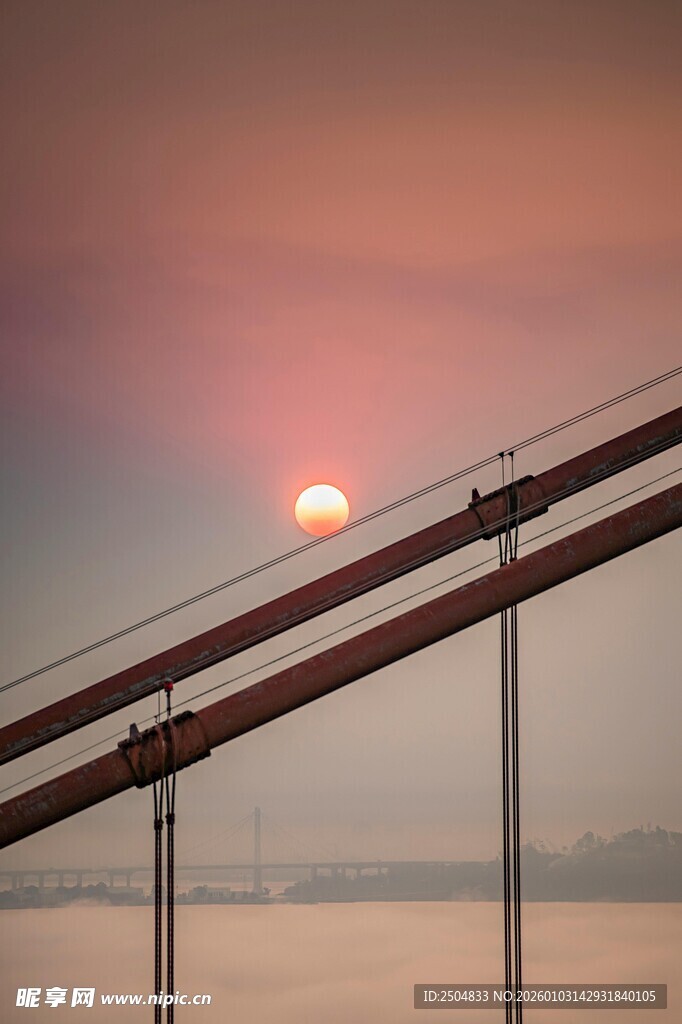夕阳下的桥梁美景