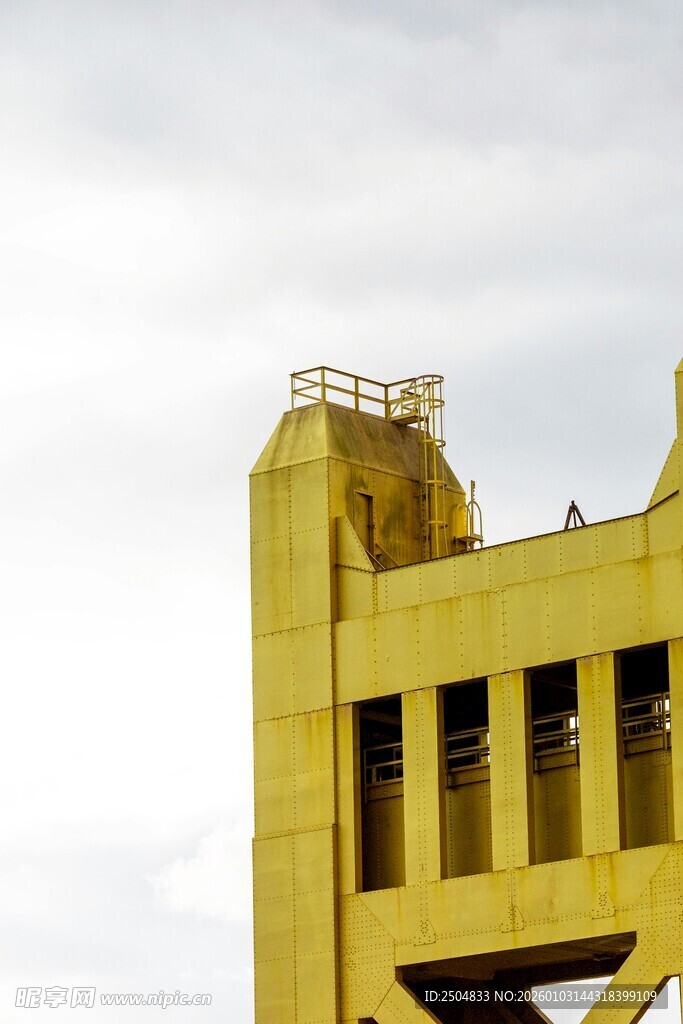 黄色建筑结构