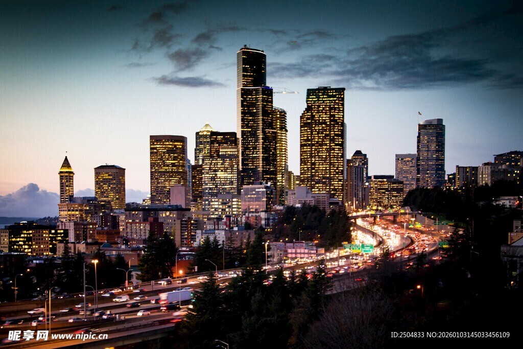夜幕下的繁华都市景观