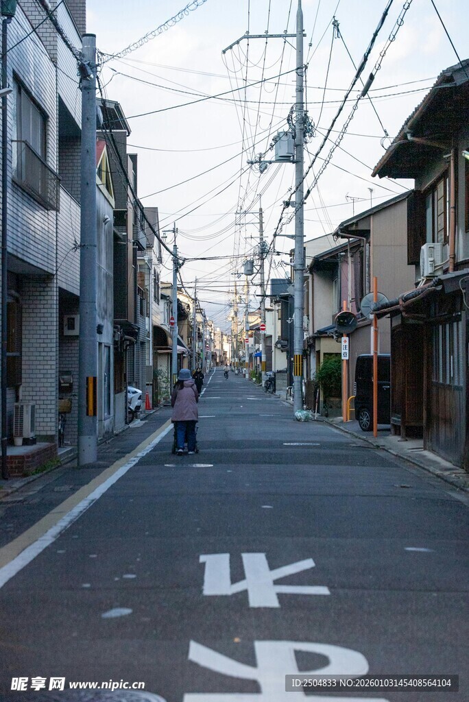 日本安静街道行人场景