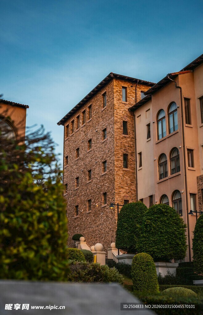 欧式古典风格的多层建筑