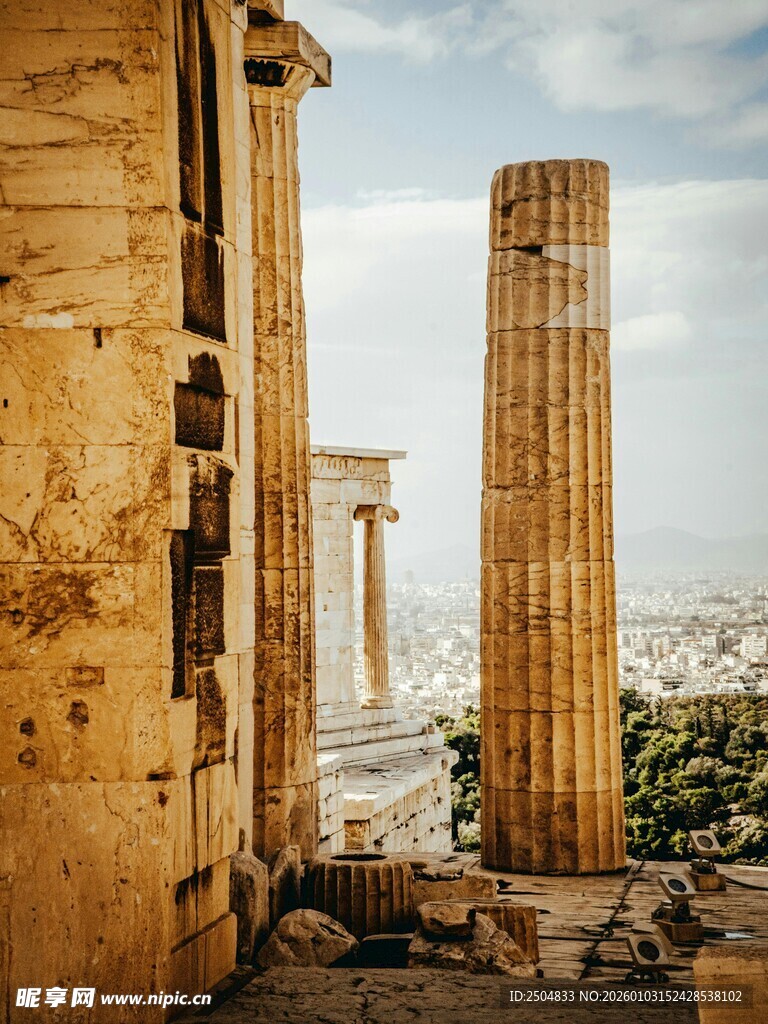 雅典卫城古老石柱景观