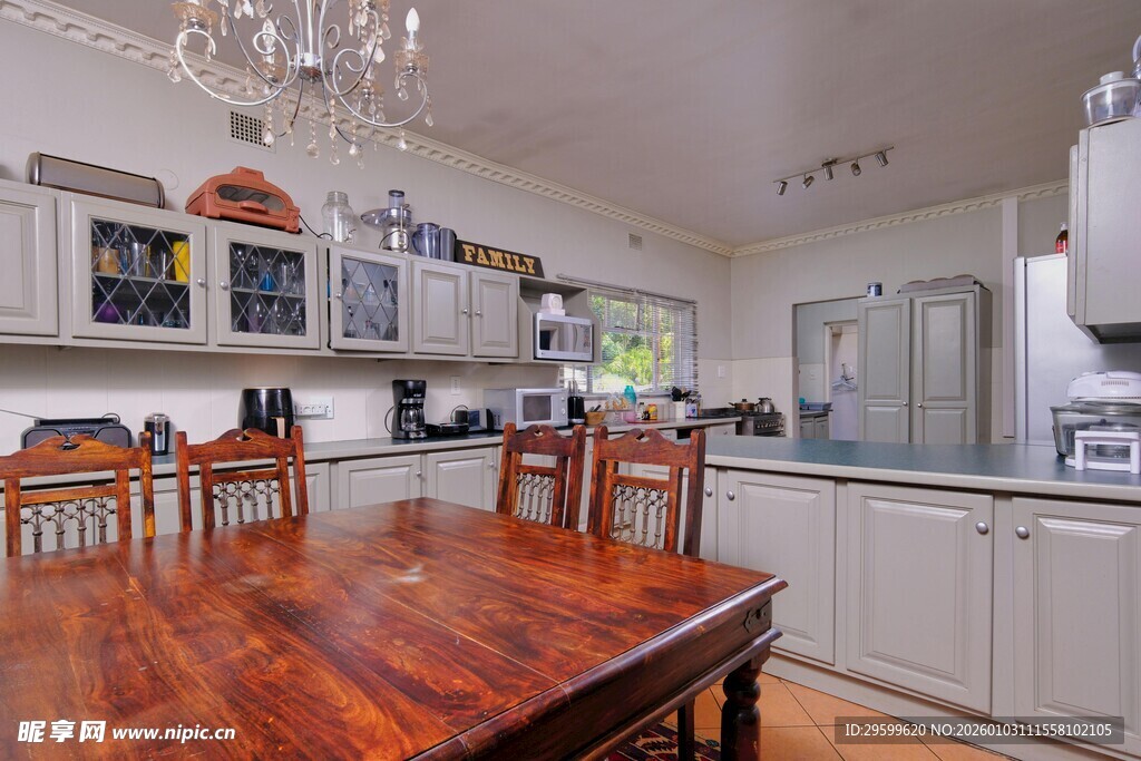 现代风格温馨厨房餐厅空间