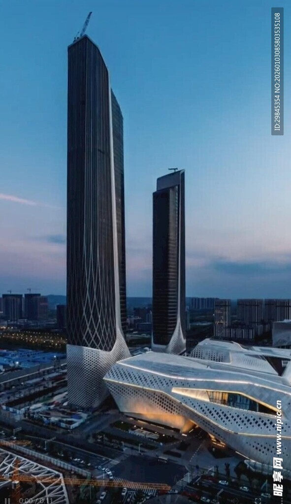 城市天际线中的摩天建筑群