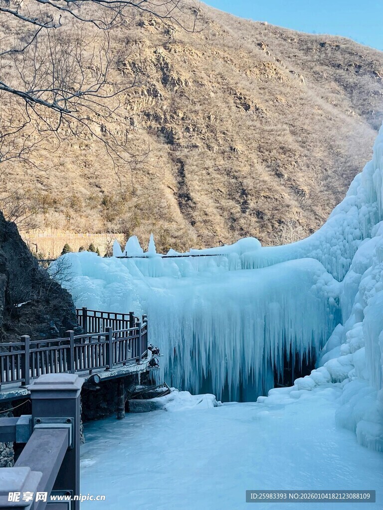 山间冰瀑