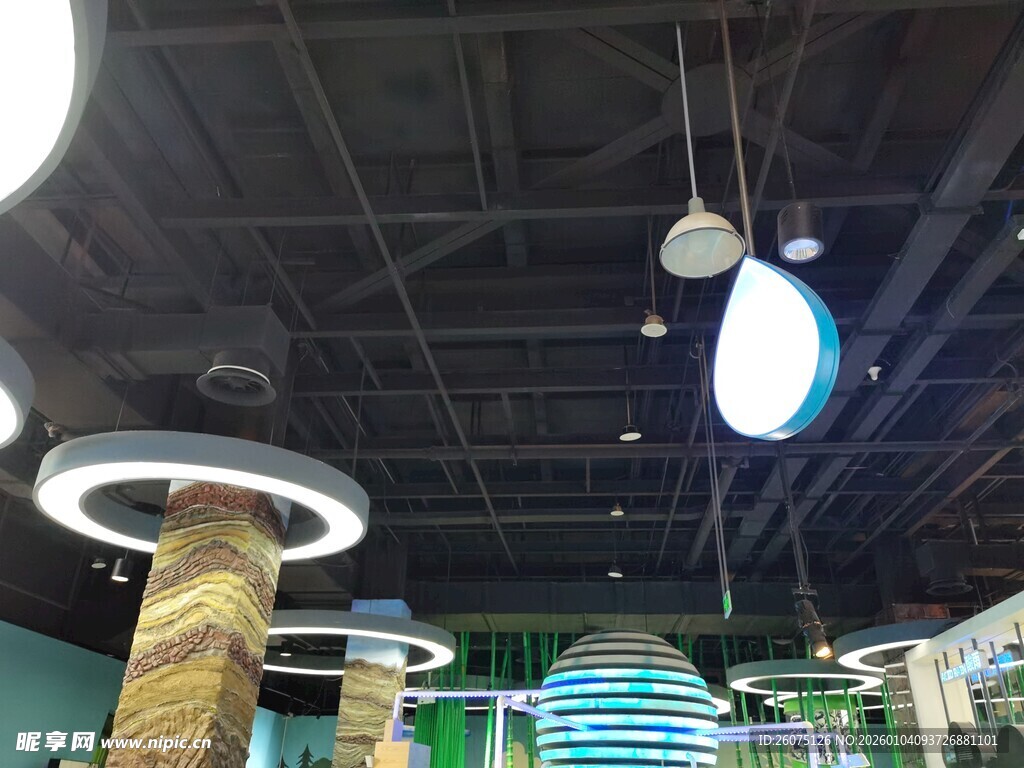 室内独特吊灯与装饰景观