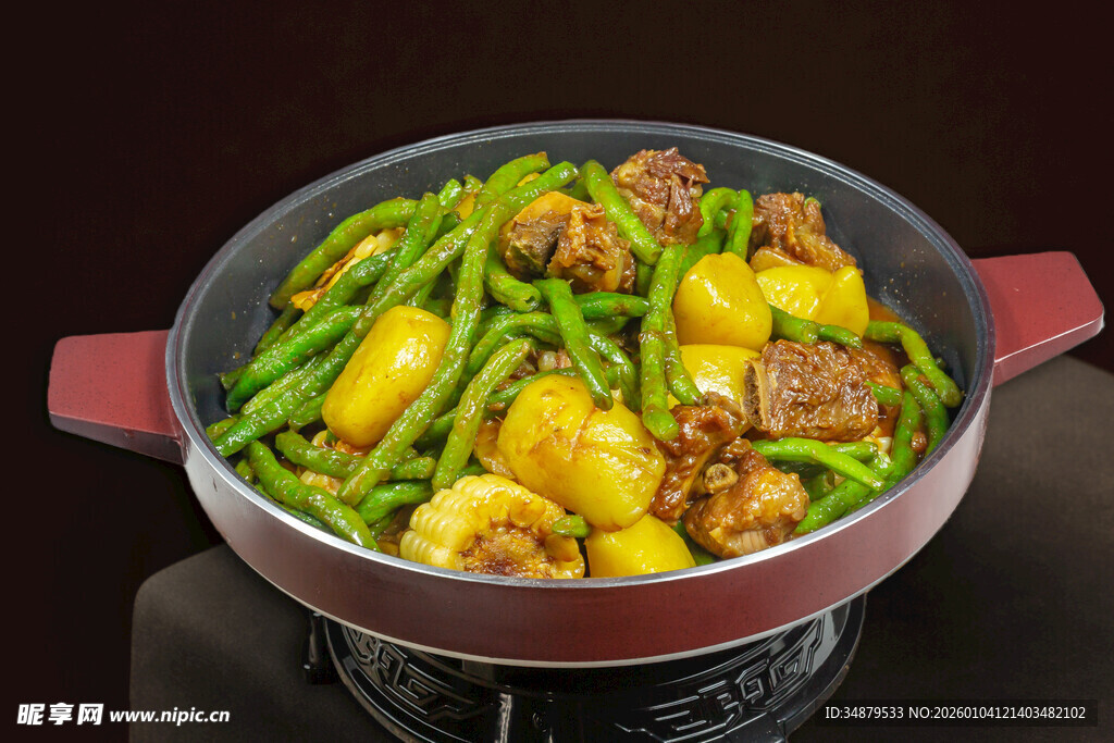 豆角土豆炖排骨美食图