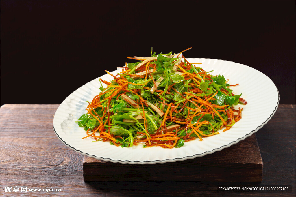 芹菜苗拌鸡蛋干