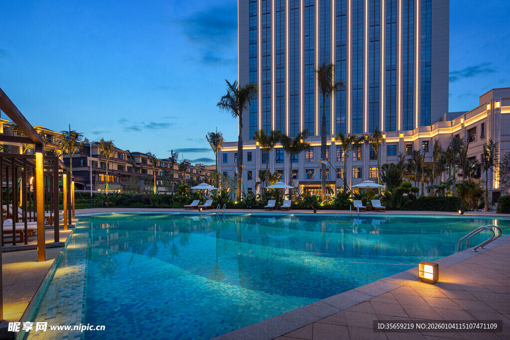 豪华酒店泳池夜景风光