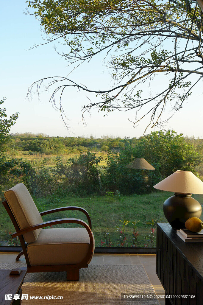 户外休闲椅惬意自然时光