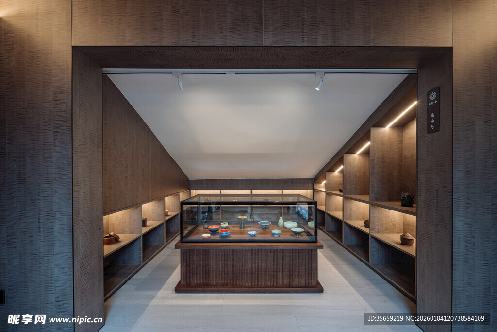 现代风格豪华室内游泳池