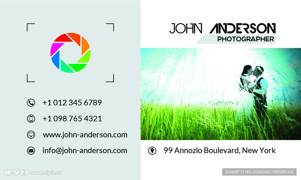 情侣草地相拥浪漫画面