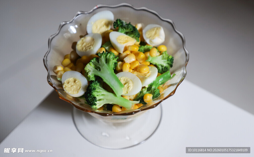 蔬菜玉米鸡蛋沙拉