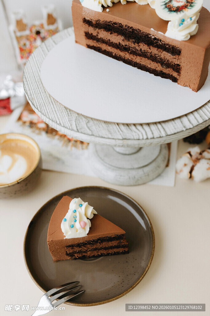 美味巧克力蛋糕切片展示